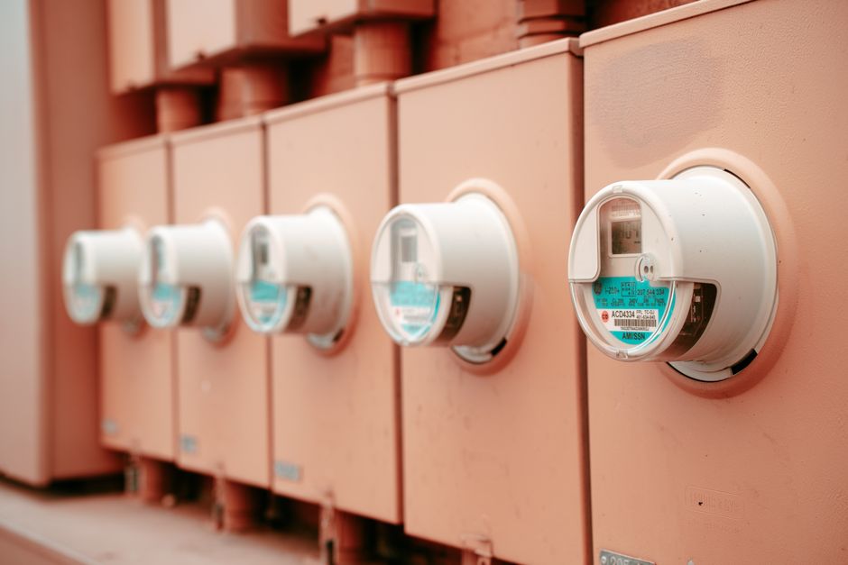 Steeds meer vaststellingen van meterfraude bij flexacties: “Fluvius moet mee op controle”