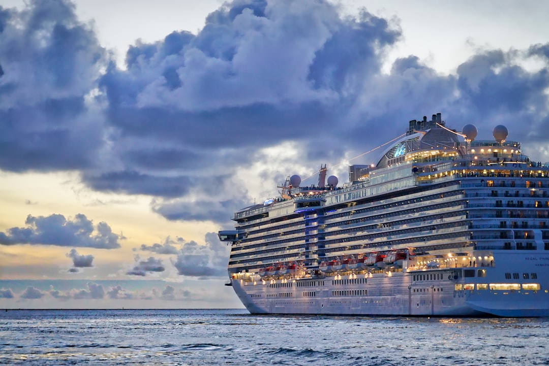 Hier komt cruiseschip Hondius vanaf maandag te liggen, omgeving afgesloten en afgeschermd