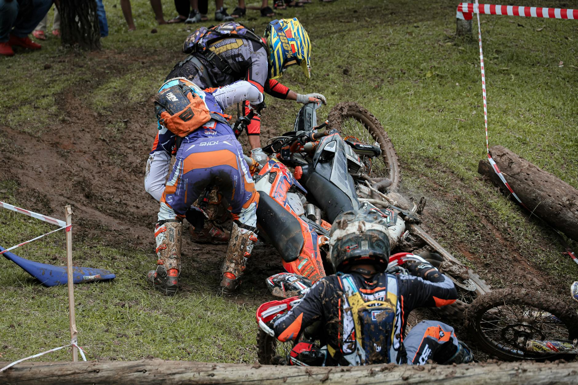 Collin Veijer crasht opnieuw en blijft puntloos bij Moto2-race in Barcelona