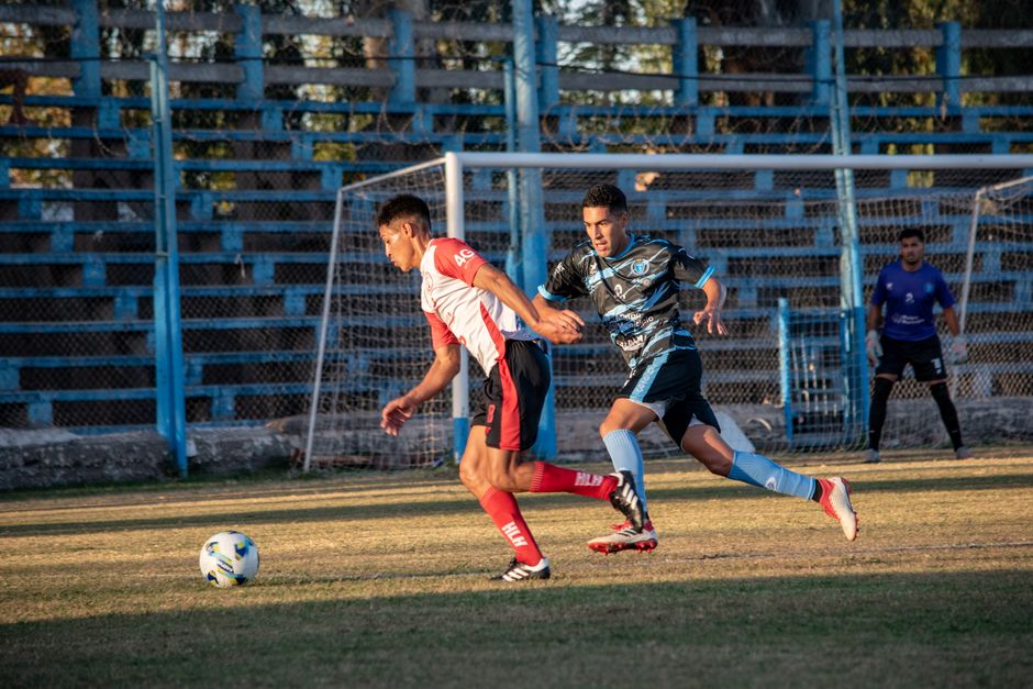 Ontlading in Kralingen: Excelsior wint in slotseconde van Sparta in vermakelijke derby