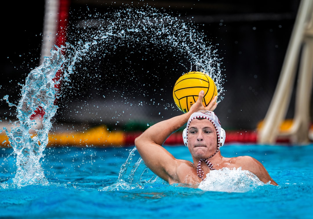 Sterke start in Rotterdam: waterpolosters winnen overtuigend van Australië