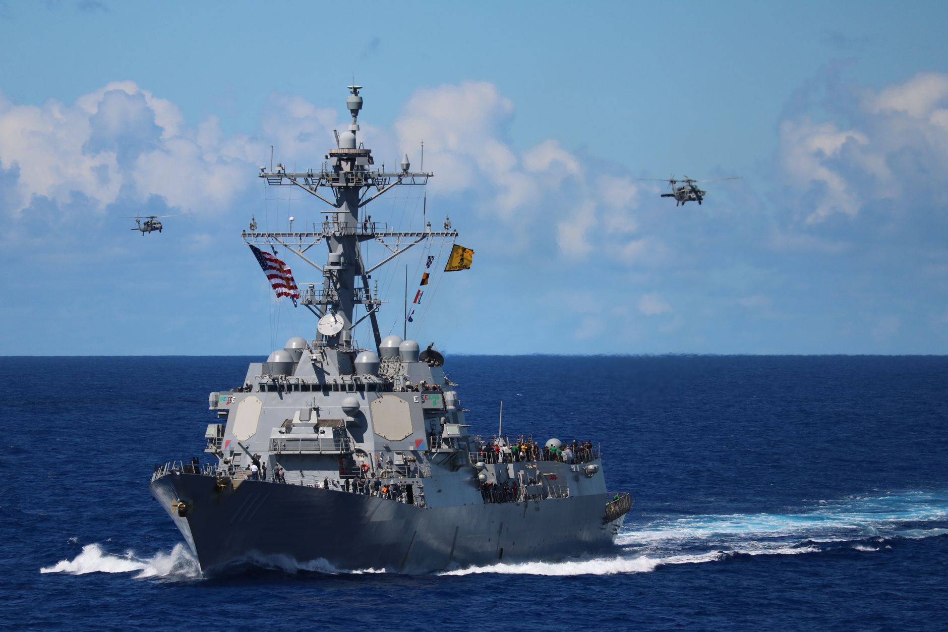 Drie doden bij aanval VS op vermeende drugsboot • Zeldzame ontmoeting Amerikaanse en Cubaanse generaals