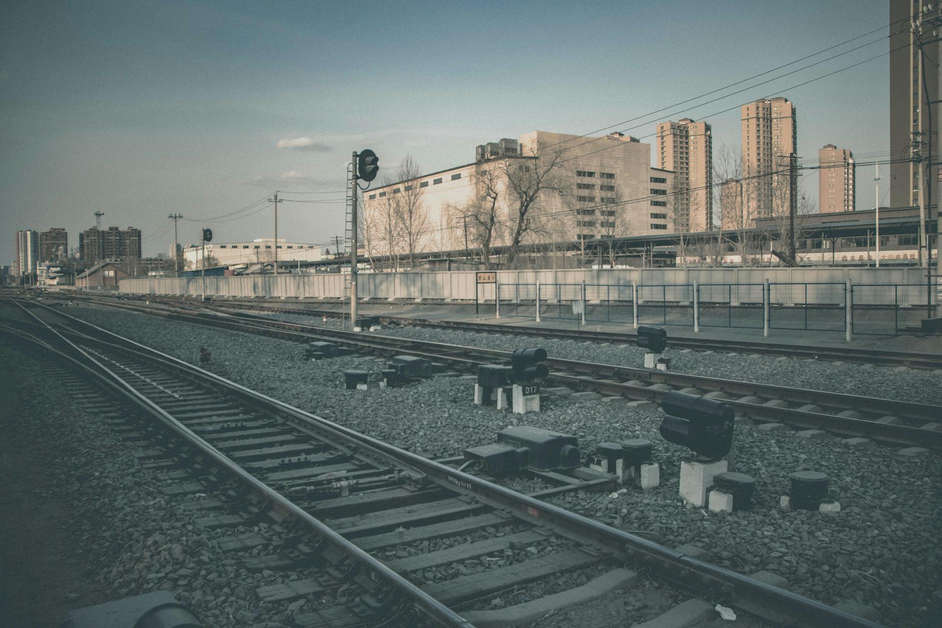 Geef Tegengas blokkeert spoor bij Vondelingenweg in Rotterdamse haven