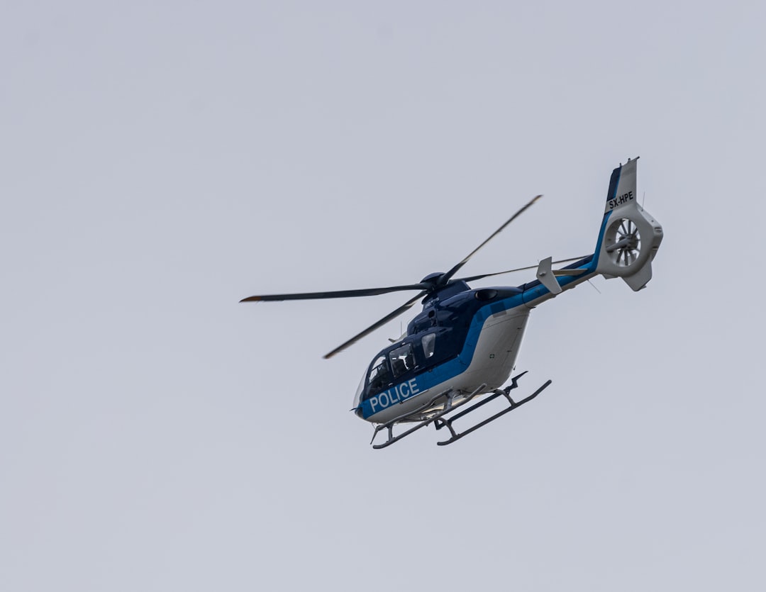 Grote zoekactie met helikopter en politiehonden, maar inzittenden gestolen Toyota zijn nog voortvluchtig