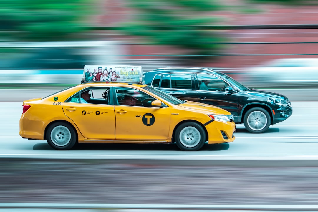 Hoe vergelijk ik taxibedrijven in Den Haag op kwaliteit en prijs?