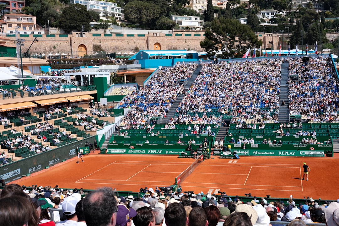 Video | Publiek gaat uit zijn dak na zege Serena Williams bij rentree op tennisbaan