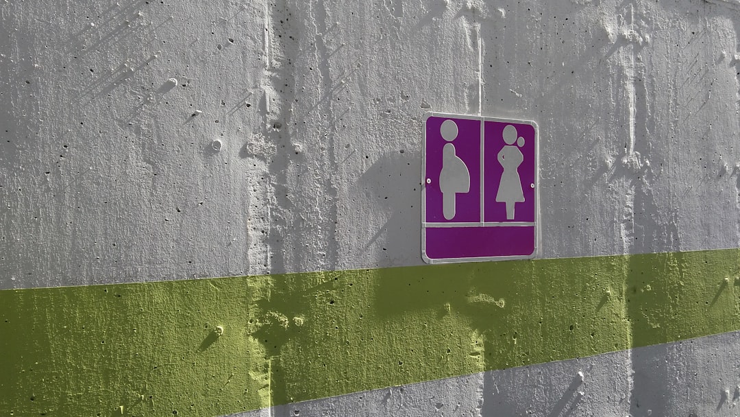 Plassen op Koningsdag is gedoe voor vrouwen: 'Naar huis, in een café en anders wild'