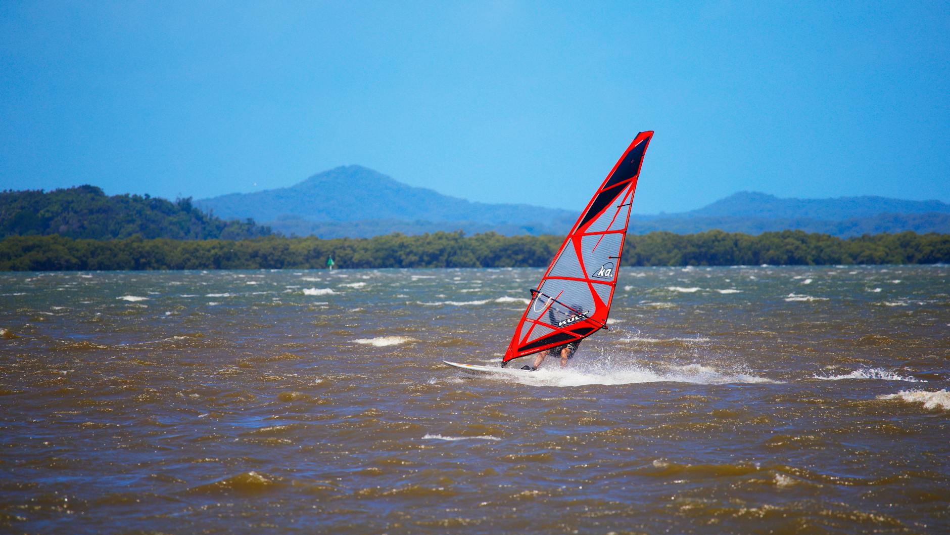 Vermiste windsurfer dood gevonden in Grevelingenmeer, politie doet onderzoek