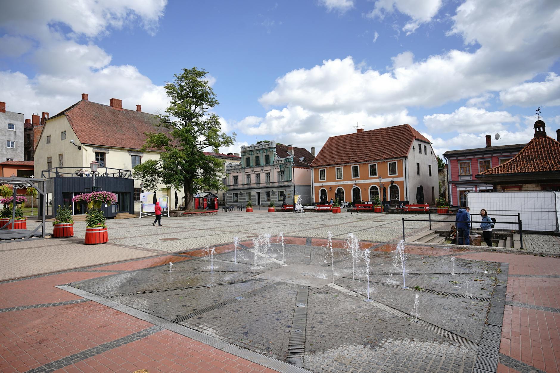 Iconische fontein verhuist bij ingrijpende metamorfose Louis Bouwmeesterplein