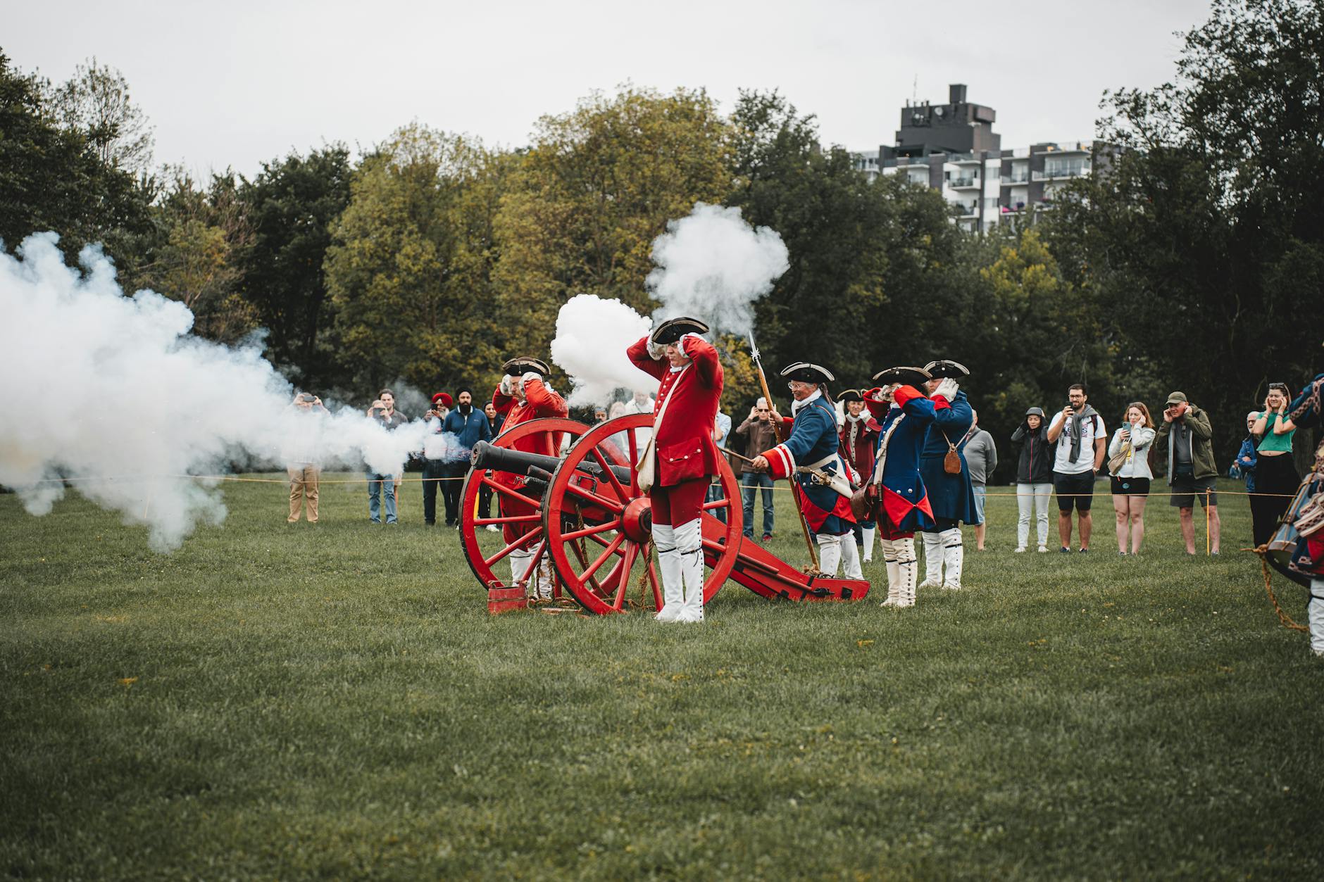 Na de kanonschoten volgt in Nieuwpoort als vanouds de aubade op de Dam
