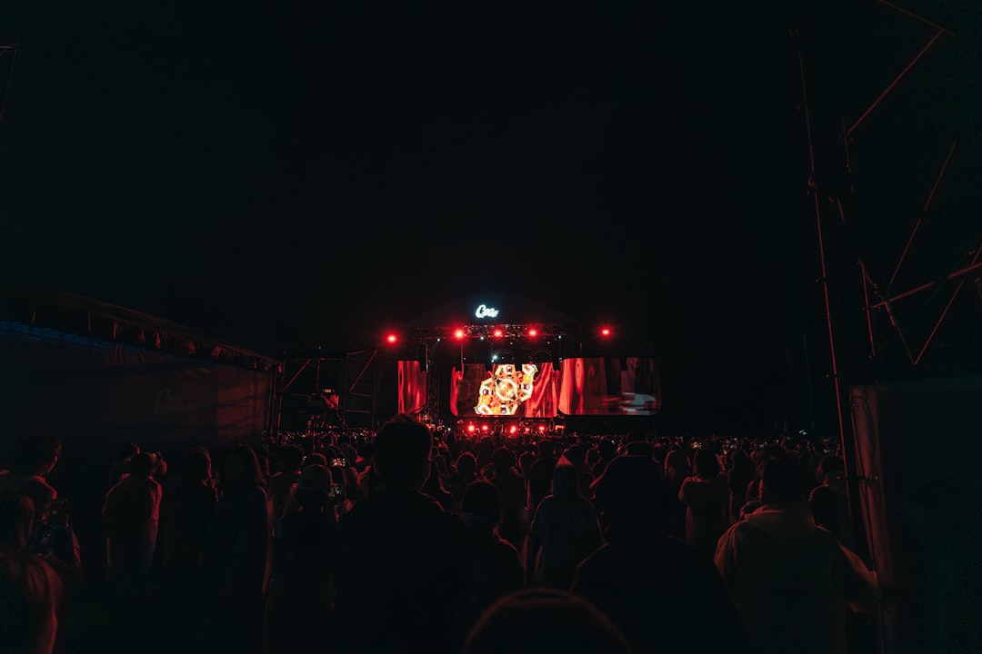 ‘Mijn vliegtuig was net geland’ – bezoekers Music On kunnen amper geloven dat het Amsterdamse festival nét voor aanvang is afgelast