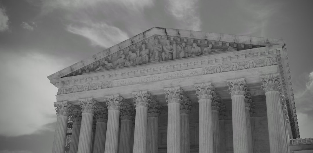 Staat klaagt Amerikaanse overheid aan om Epstein-dossiers vrij te geven