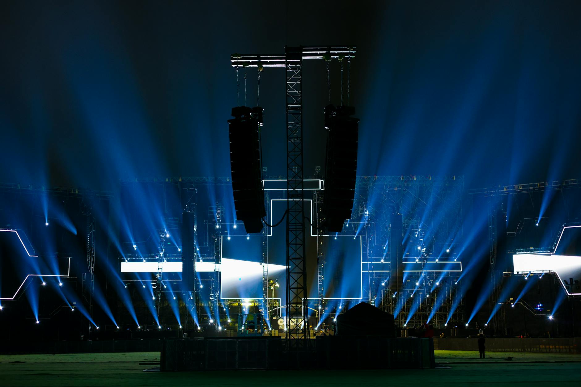 Gejoel, lage kijkcijfers en boycots: zeventigste Songfestival is minder feestelijk