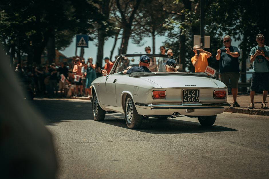Een zonnige Geleense Oldtimer Parade