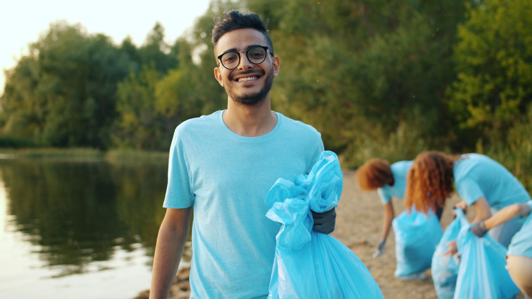 Vrijwilligers ruimen liefst 1.341 kilogram zwerfvuil op langs waterkanten in Antwerpen en Luik