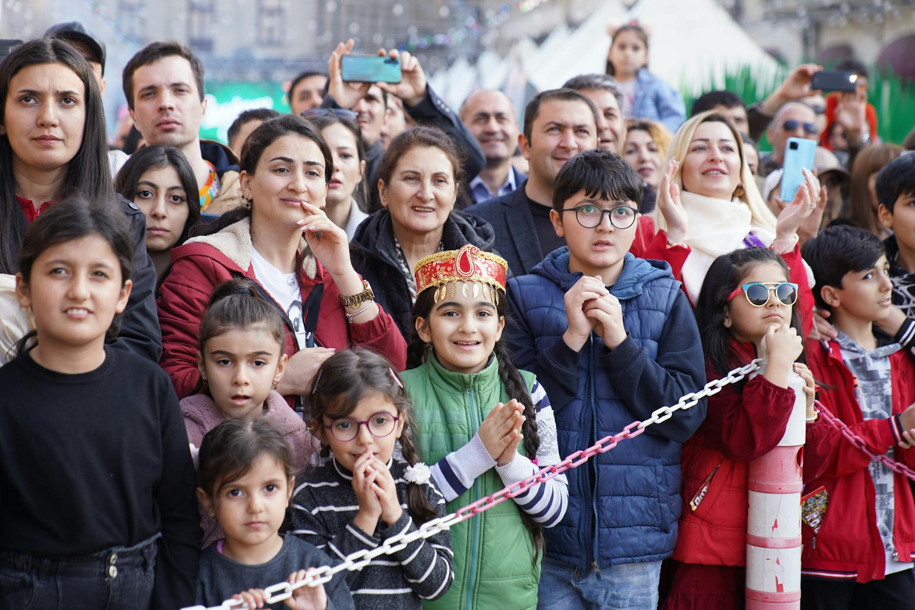 Aanvraag omgevingsvergunning voor het tijdelijk gebruiken van gronden voor het houden van een evenement (KinderFestival Heksenwiel) op 13-06-2026 aan Winkelcentrum Heksenwiel Breda gmb-2026-221235