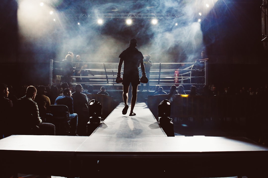 Dit is waarom Rico Verhoeven zijn tegenstander Oleksandr Usyk knuffel van ezel meeneemt bij gevechten