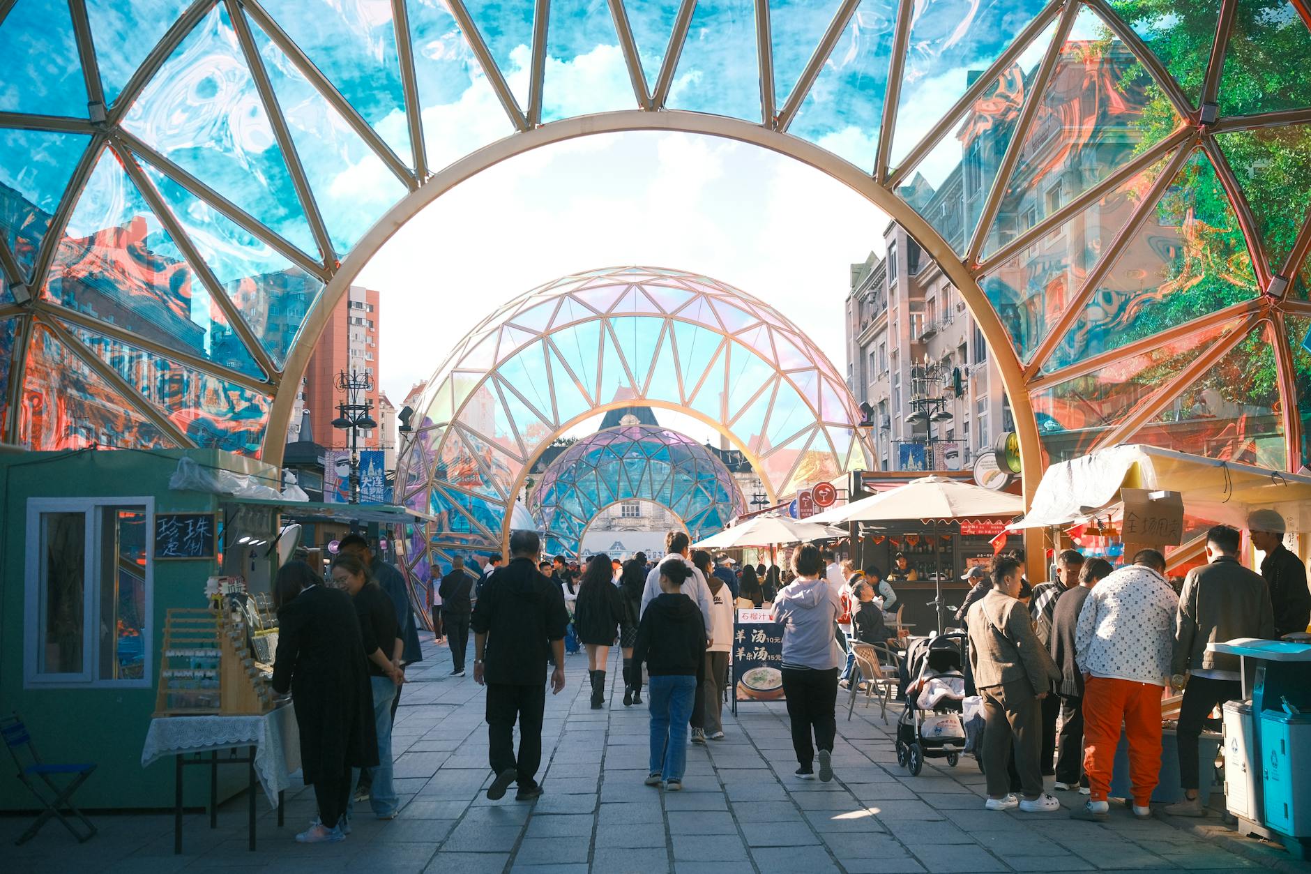 Eerste Koningsdag voor Kathafi (26) uit Syrië: ‘Ik hou van drukte, dit voelt als thuis’