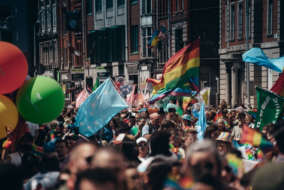 Studenten en medewerkers lopen mee met de Pride March: ‘We moeten opstaan voor deze gemeenschap’