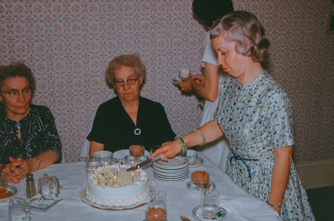 Honderdjarige mevrouw Van den Bogerd-Meijndert geniet van familie om zich heen