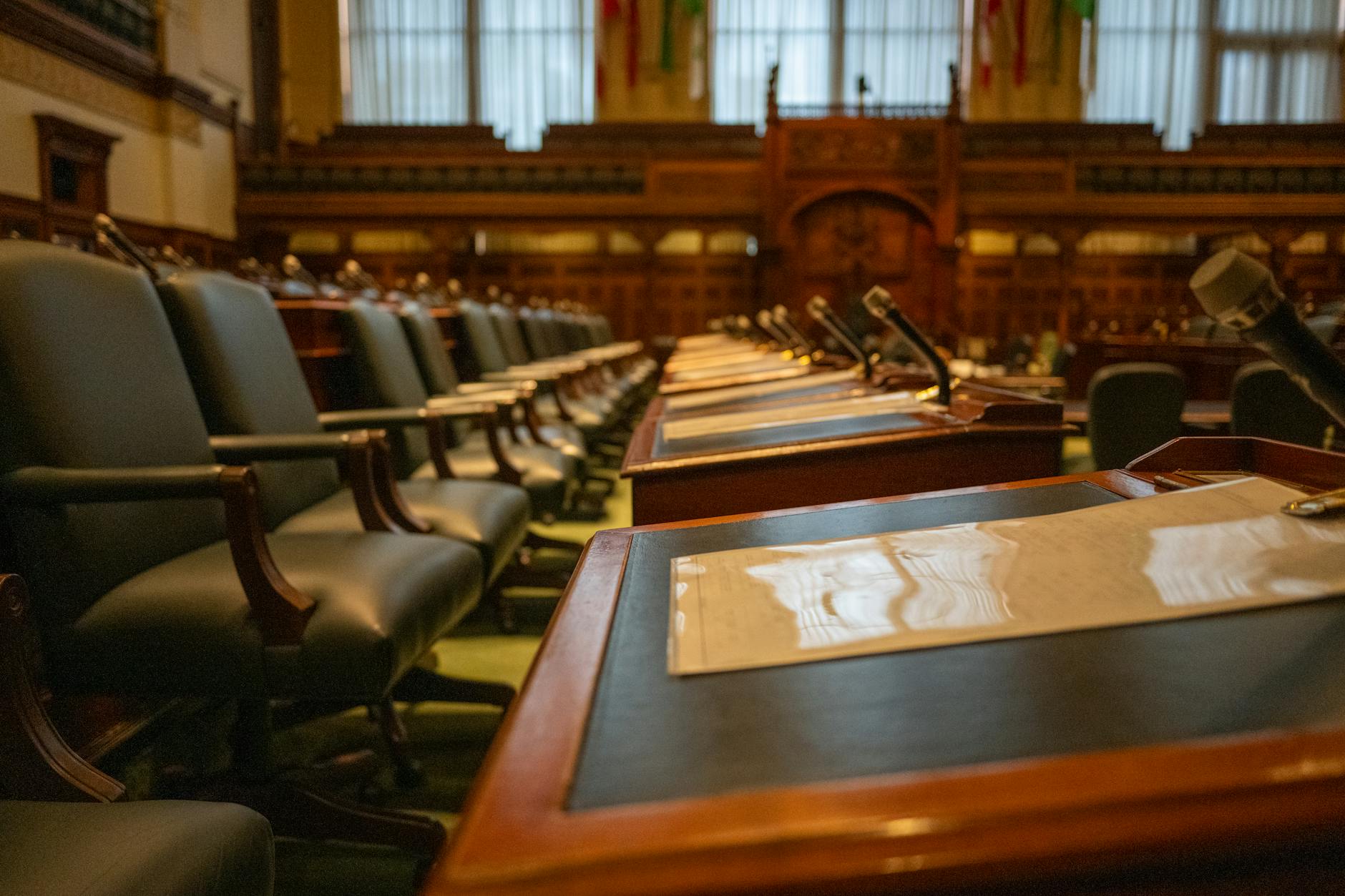 Raad wijst waarnemers aan voor voorzitterschap en ambt van burgemeester