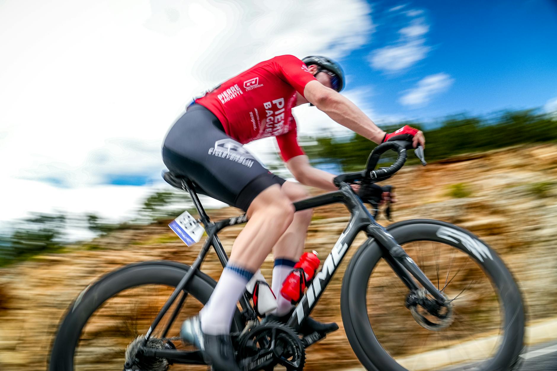 Jonas Vingegaard slaat opnieuw toe in spectaculaire Giro-etappe, Thymen Arensman imponeert