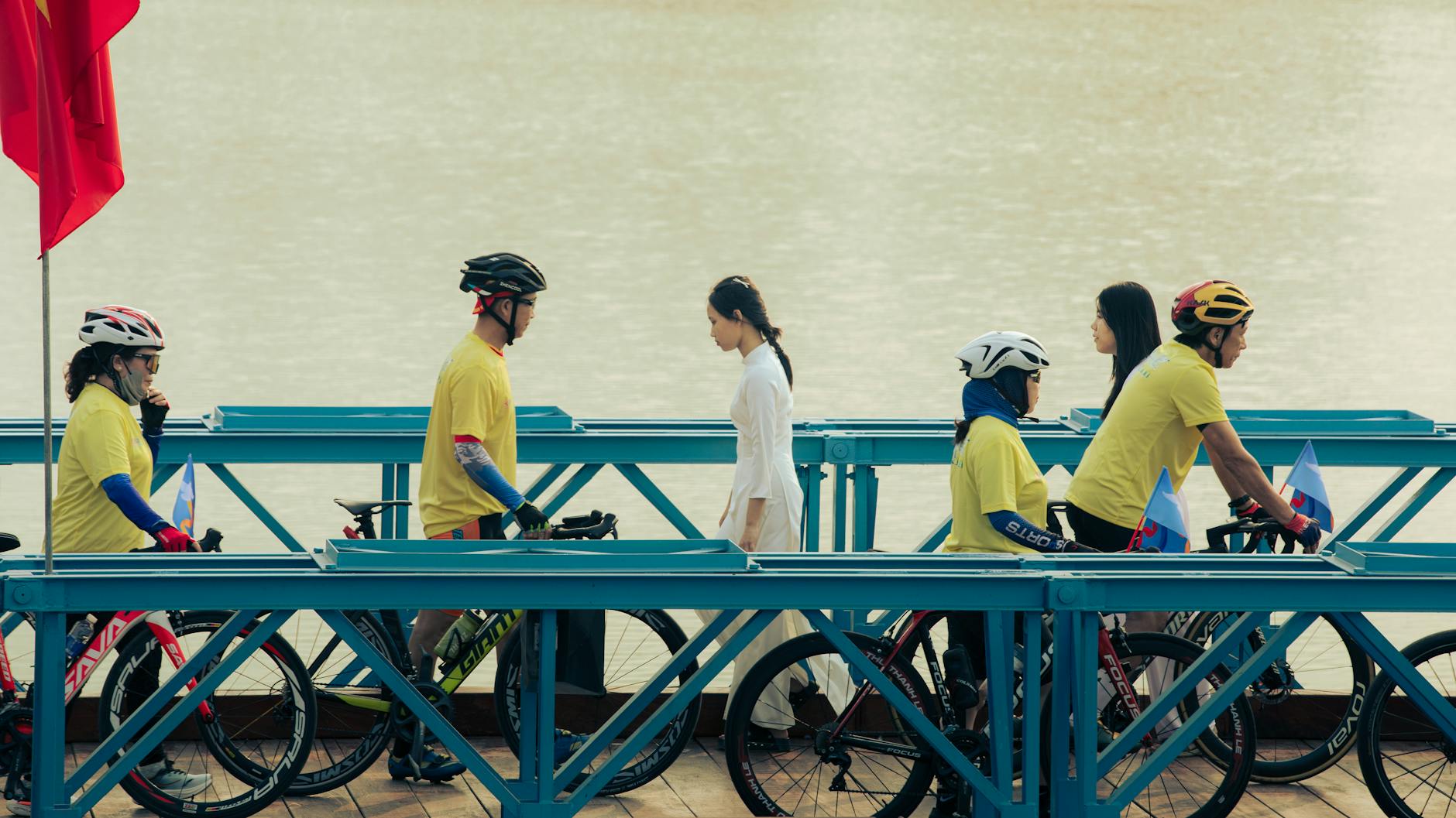 Nog geen fietsfile op Eendenpullenbrug… 🎥