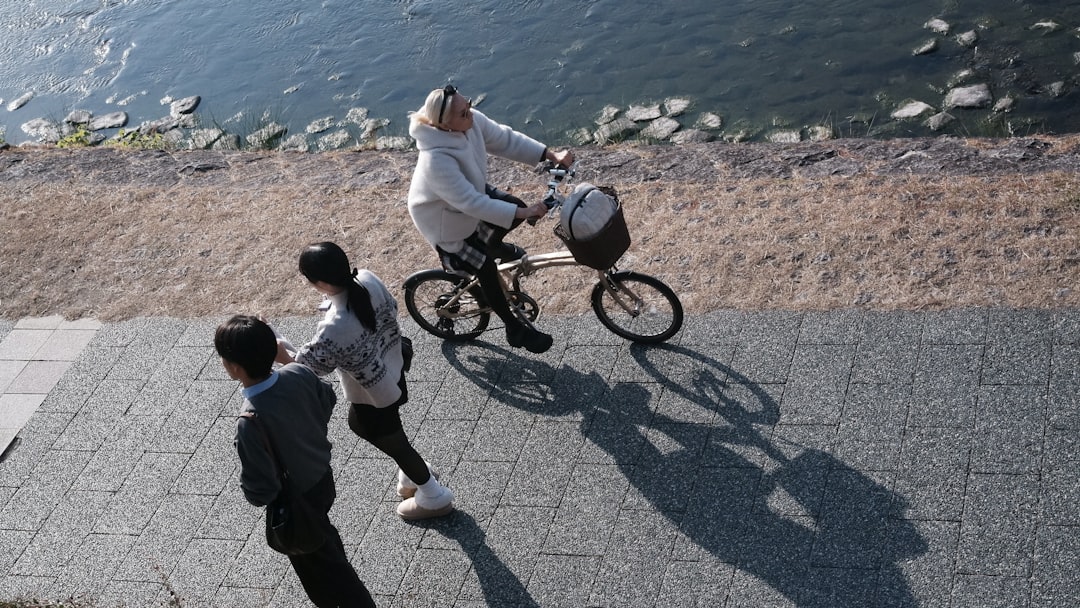 Groene waterkant Pernis opgeknapt