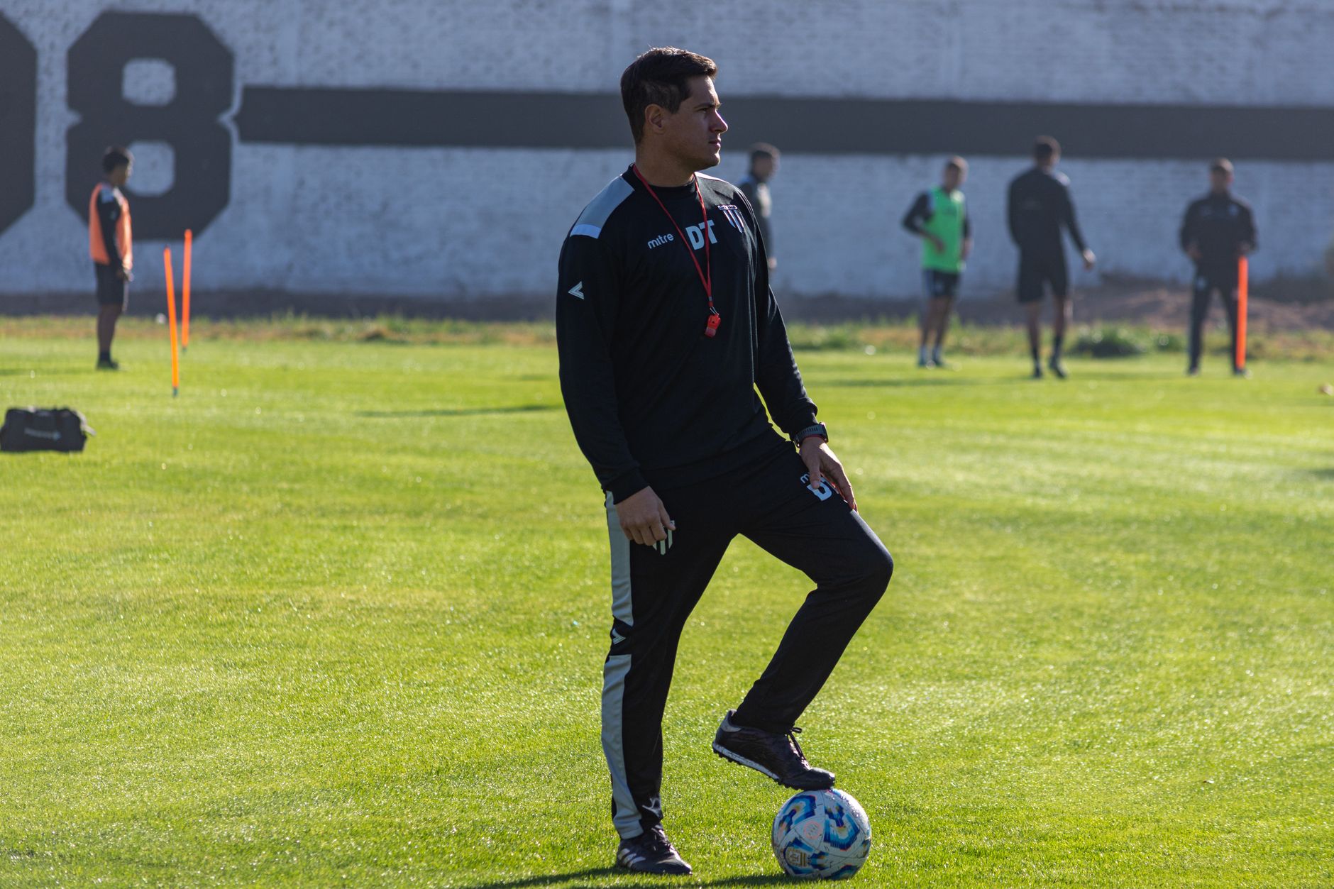 Go Ahead Eagles neemt per direct afscheid van trainer Melvin Boel, club heeft opvolger al op het oog