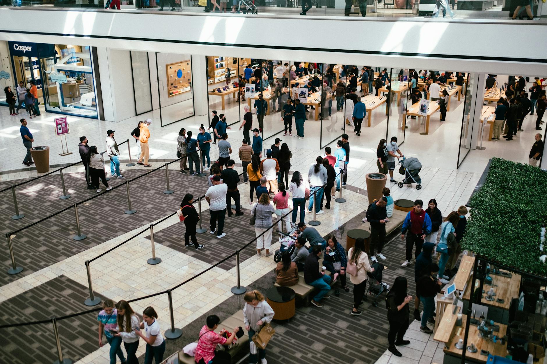 Politie ontruimt deel van Mall of the Netherlands na gekte om nieuw horloge