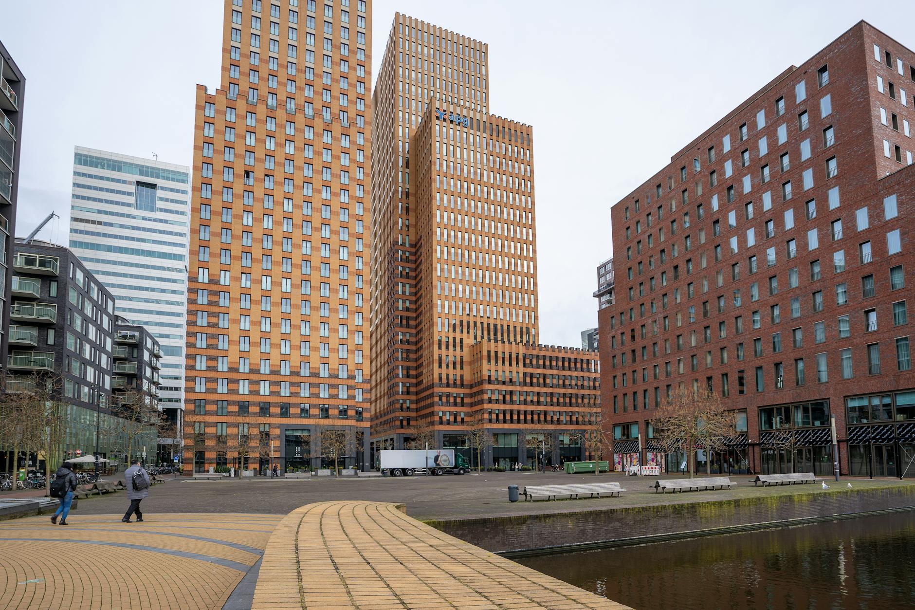 Amsterdam wil af van dure kantoren en kiest voor megakantoor voor 20.000 ambtenaren tegenover Amstelstation