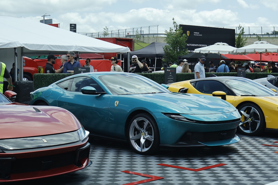 Met voor miljoenen euro’s aan exclusieve wagens: nieuw auto-event strijkt neer in Hasselt - HBVL