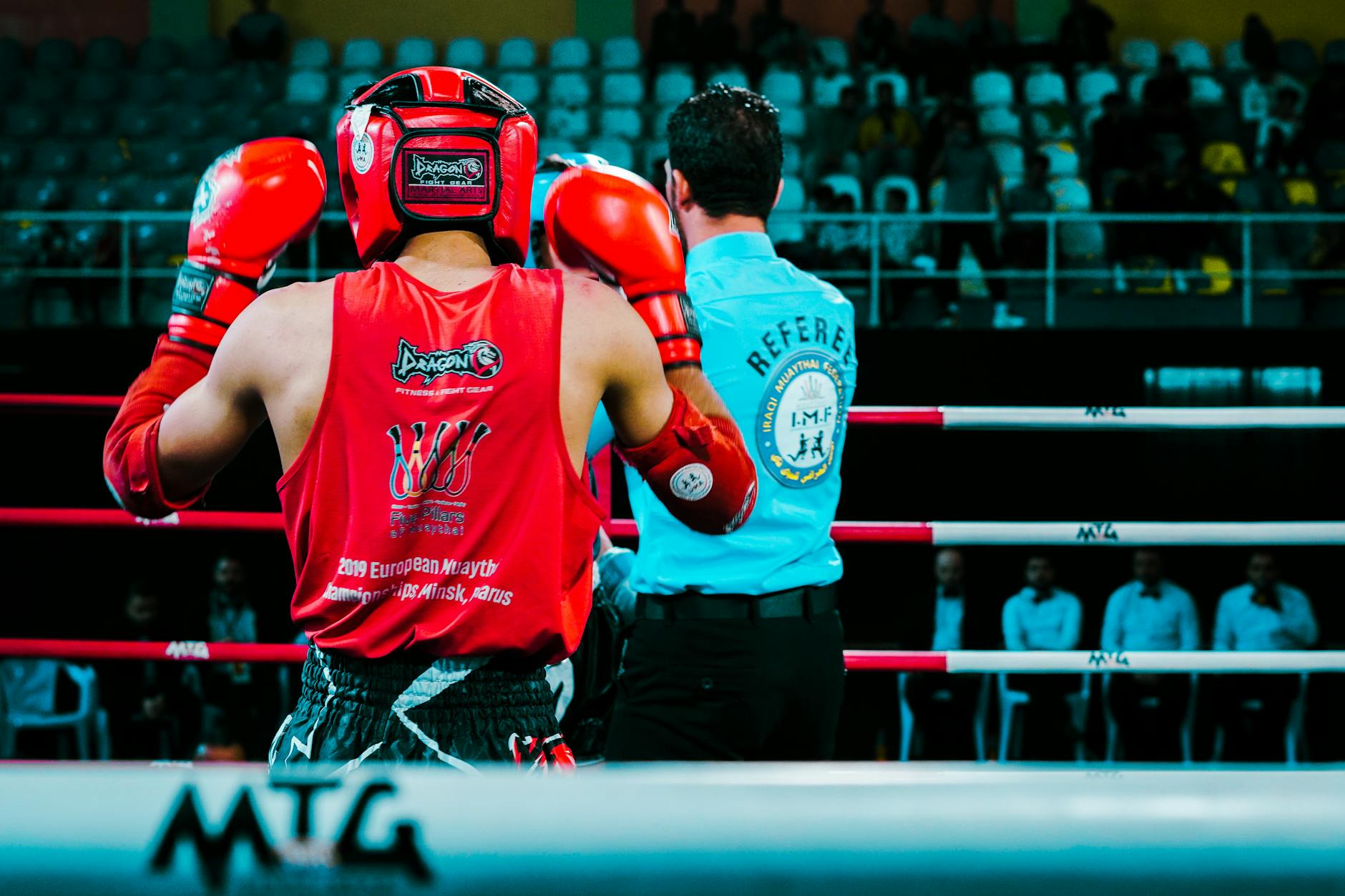Team Rico Verhoeven spreekt referee aan op spraakmakend moment tegen Usyk: 'We zaten in hetzelfde vliegtuig'