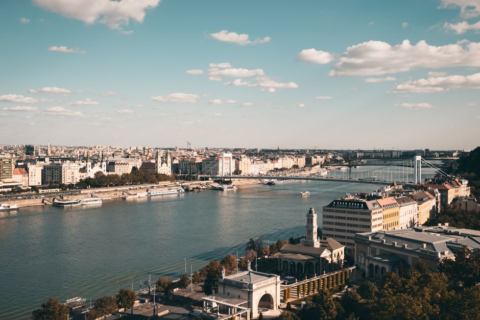 Nieuw-Zeelanders en Australiërs bezoeken Middelburg vanwege laag water op weg naar Budapest - Omroep Zeeland