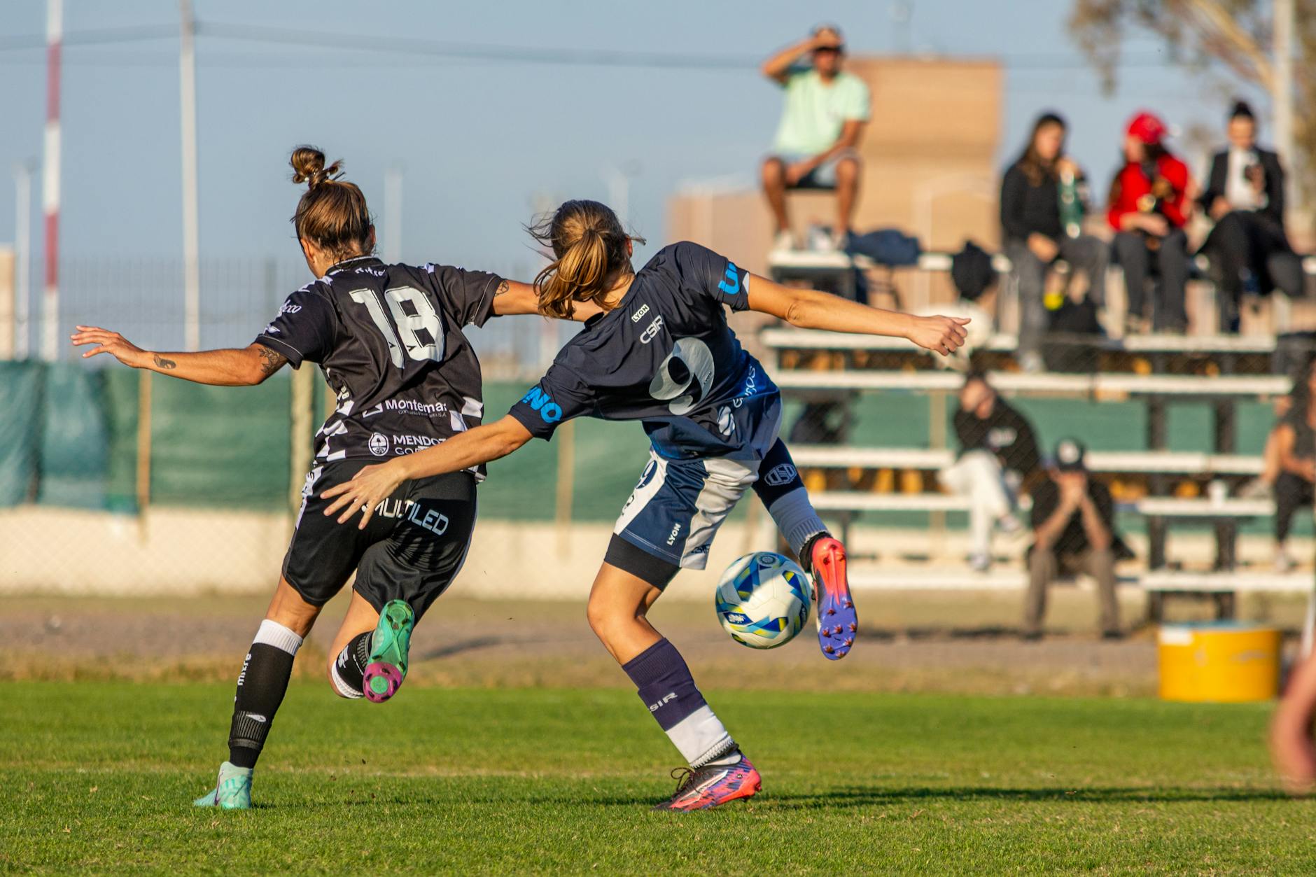 Vrouwen Zaandijk hopen op uitglijder VDZ ⚽️ laatste speelronde 5e klasse