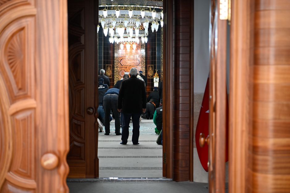 Vergunning Islamitisch Centrum Hertogenstraat terug op Brugse gemeenteraad - Lokaalnieuws.online