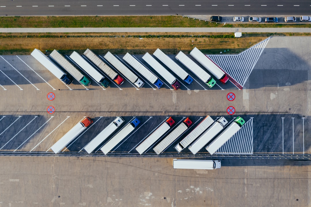 Man veroordeeld voor diefstal van trailer aan de Lübeck: Auto weggeduwd en trailer meegenomen