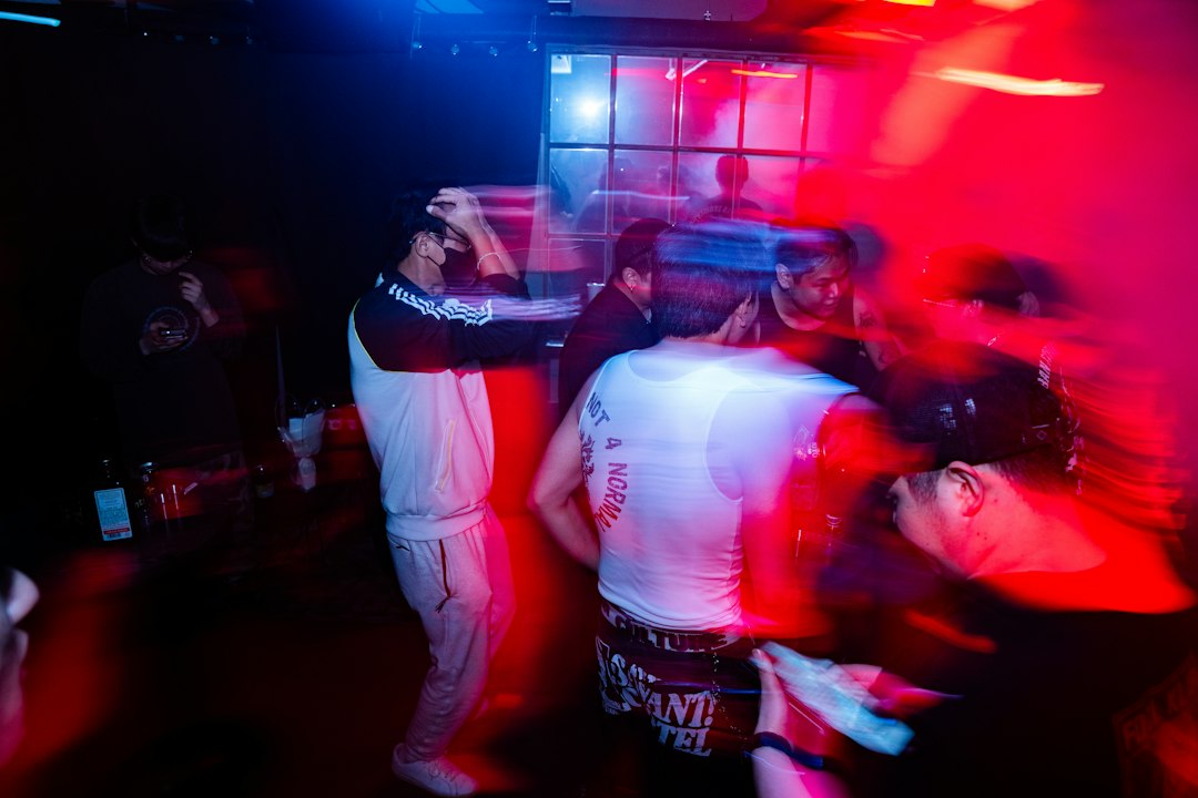 Drie dertigers gewond na vechtpartij aan nachtclub IKON in Antwerpen - hln.be