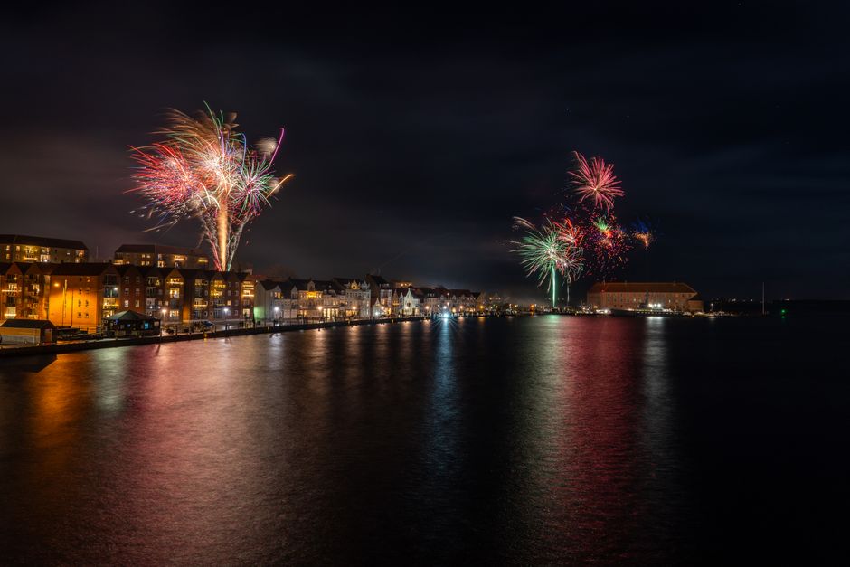 Goeiemorgen Rotterdam! ☕ Wereldhavendagen gaan uit met vuurwerk, Zevenhuizen telt duizenden bezoekers op het Oogstfeest, en Excelsior klimt naar plaats vier.