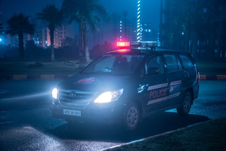 Man rijdt opzettelijk met auto het water in en wordt aangehouden
