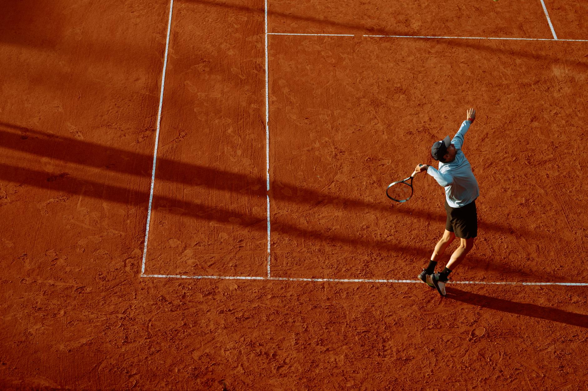 Jesper de Jong (26) gaat op bijzondere dag voor de overwinning van zijn leven op Roland Garros: ’Vorig jaar vermorzelde hij mij bruut’