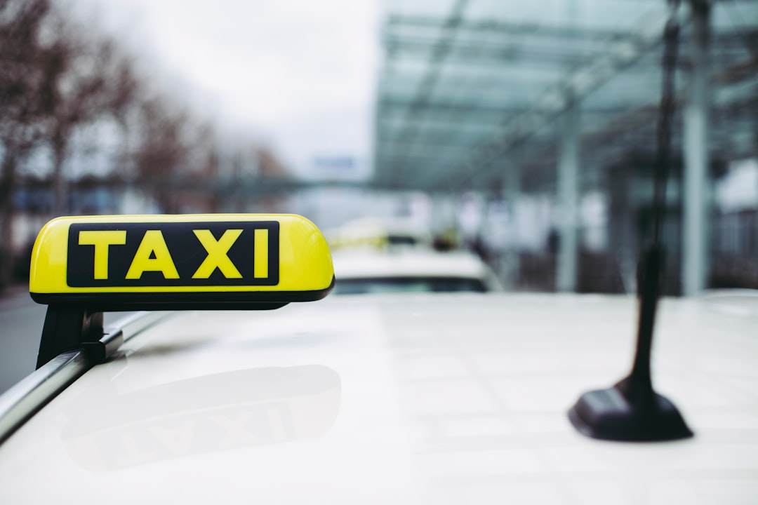 Nederlanders verliezen duizenden spullen in Ubers: van telefoons tot een lesbordje van een rijschool