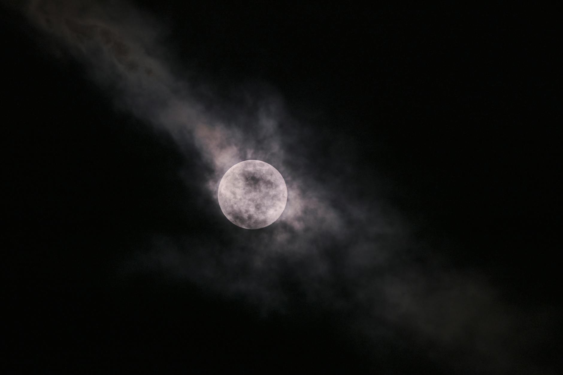 Volle maan boven Rotterdam