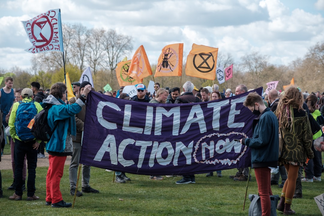 Extinction Rebellion blokkeert ingang energiecentrale