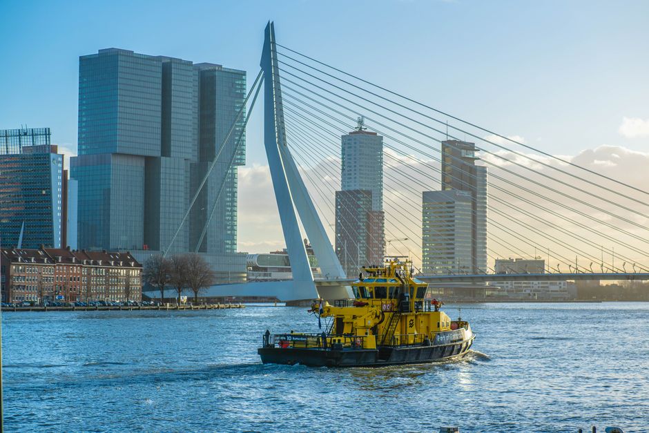 Zo werd Ark van Noach naar de Maashaven gesleept