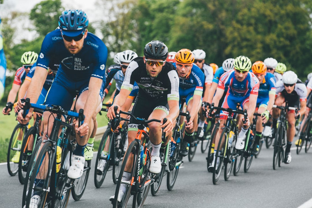 Live Giro | Sprintkans Groenewegen in finale met kasseien, bekijk de koerssituatie