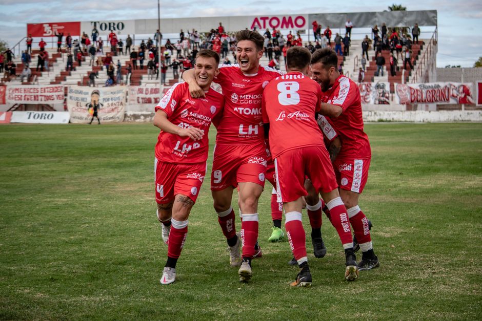FC Twente haalt hard uit op weg naar groepsfase Conference League