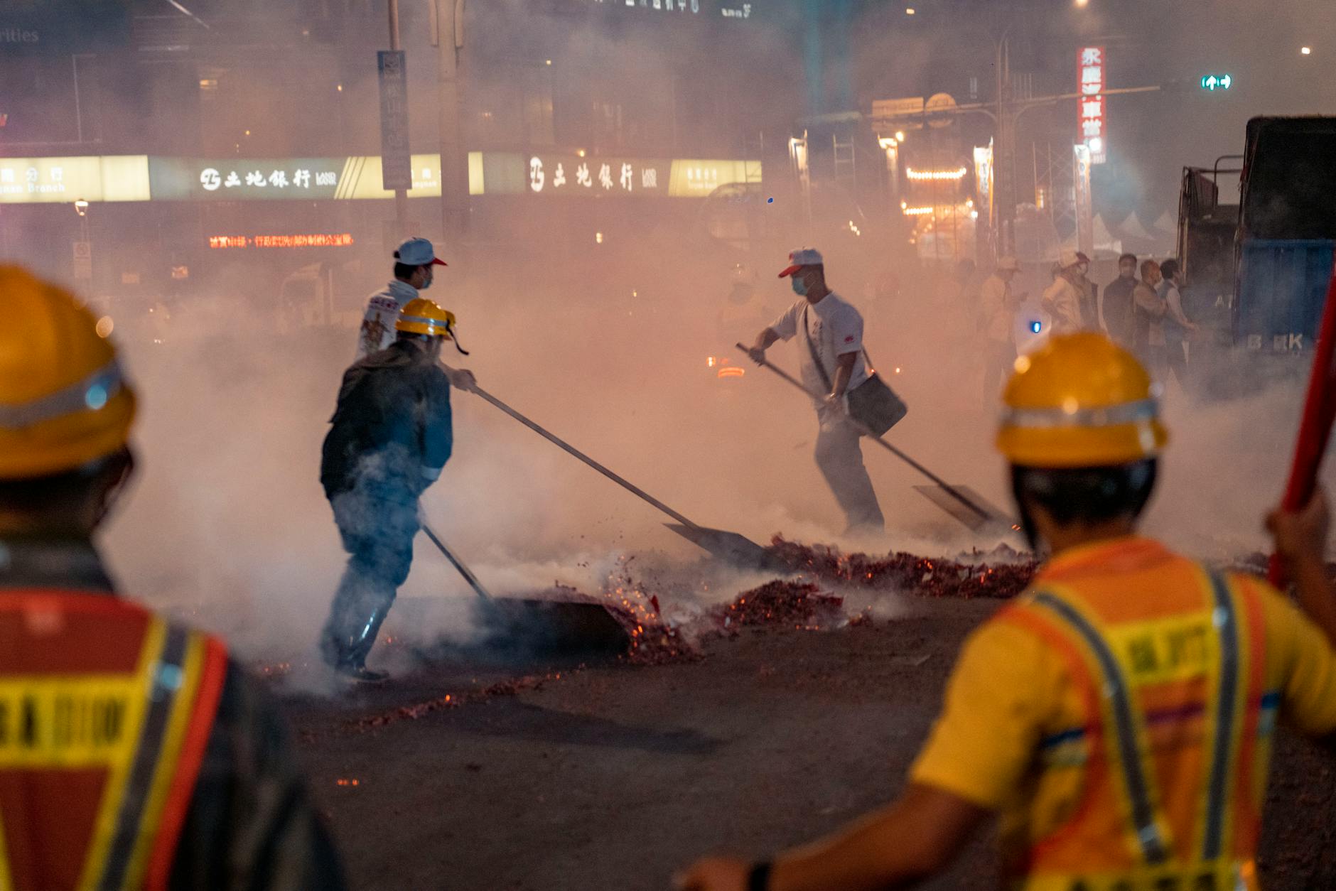 Scooter op looppad langs de Bergse Voorplas brandt volledig uit