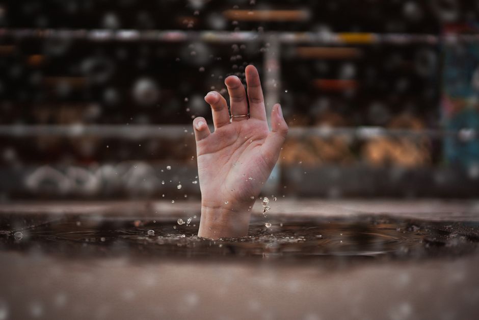 Goeiemorgen Rotterdam! ☕ Vandaag onder meer een reanimatie aan de Oude Watering, een rechtszaak over een botsing met een monteur en een brand in Bleiswijk.