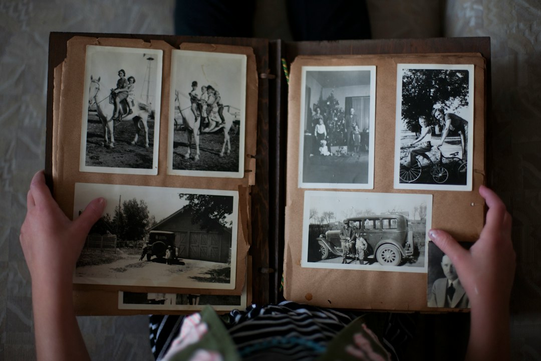 De oorlogsgeschiedenis van Amersfoort blijft Monique verwonderen: ‘Ik geloof dat veel mensen nog oude foto’s op zolder hebben liggen’